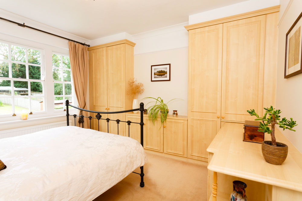 Maximize Bedroom Storage: Fitted Wardrobes London