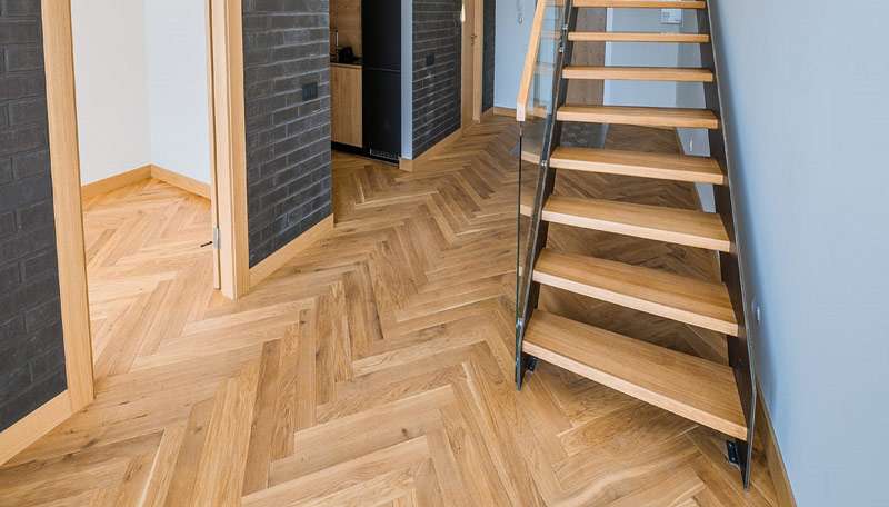 Herringbone direction in Hallway 